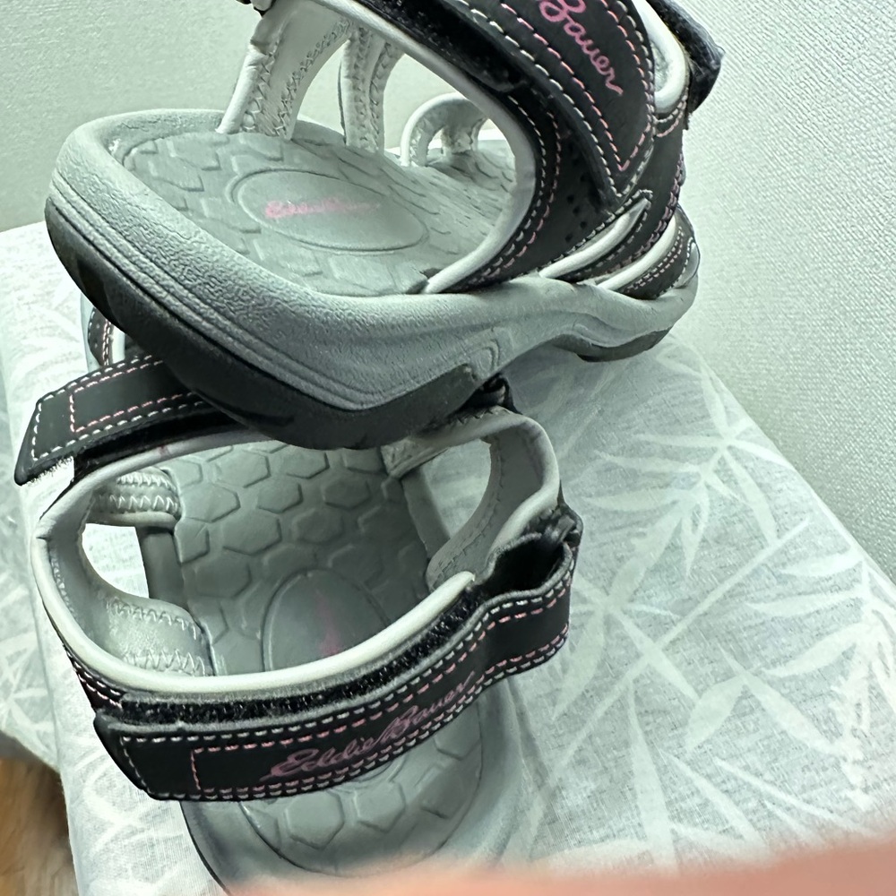 Eddie Bauer Chelan women’s hiking sandals Size 9 - BRAND NEW!!